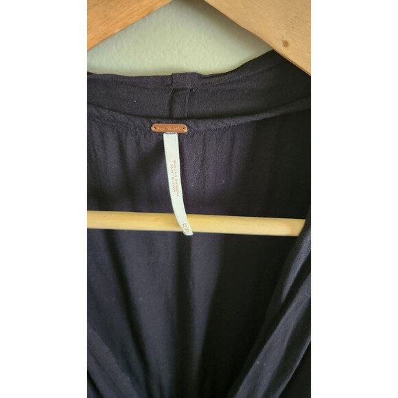 Free People  Vest Black Tie-Waist Open Front V-Neck Shark Hem Top Sz P/xs - Picture 3 of 4